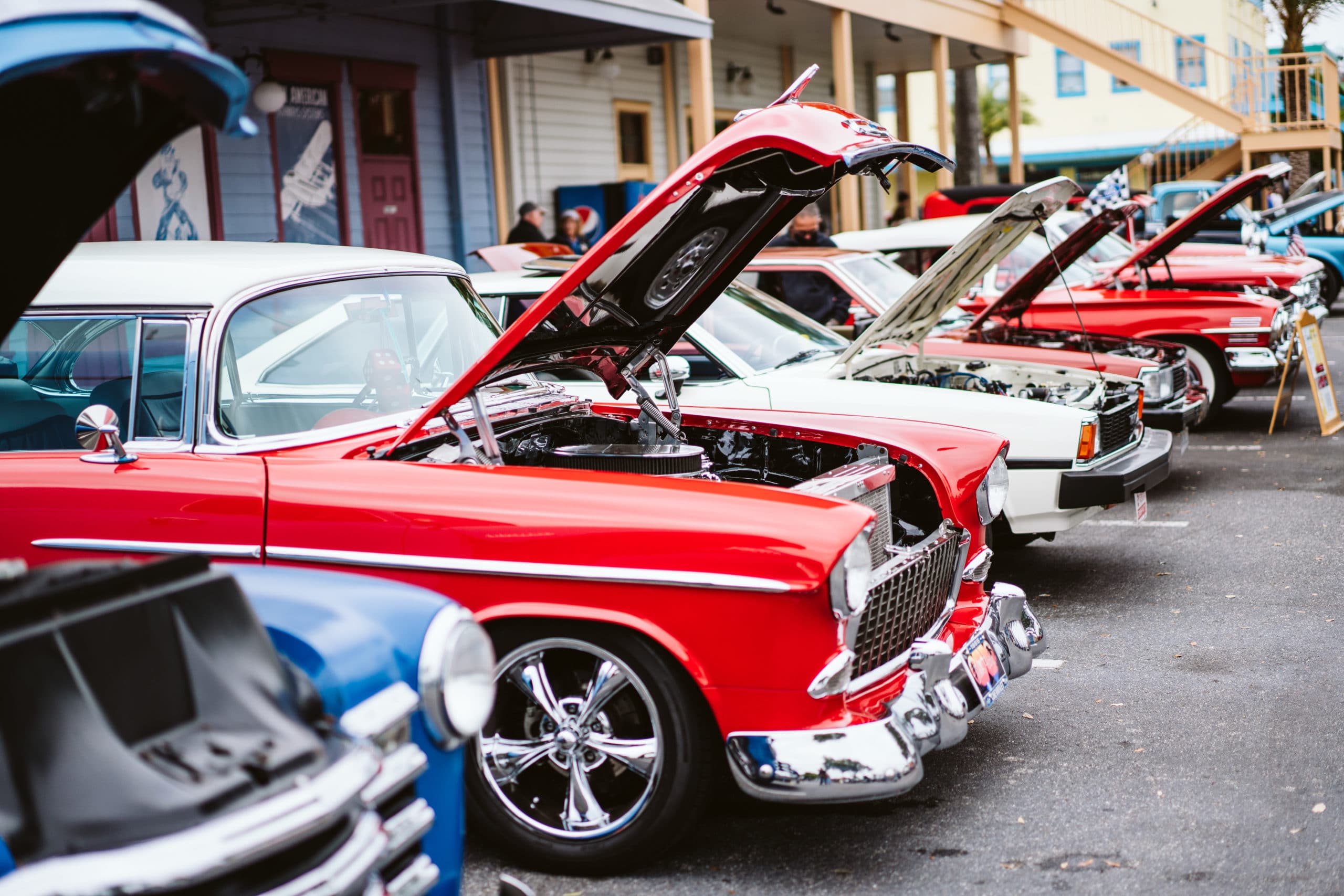 Classic Cars Cruise Main Street Every Saturday Night